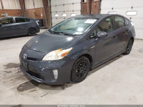 Sell Prius 2014 option 3 សាង15400$បញ្ជាក់រៀបចំខ្លួនឯង