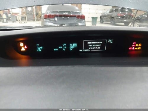 Sell Prius 2014 option 3 សាង15400$បញ្ជាក់រៀបចំខ្លួនឯង