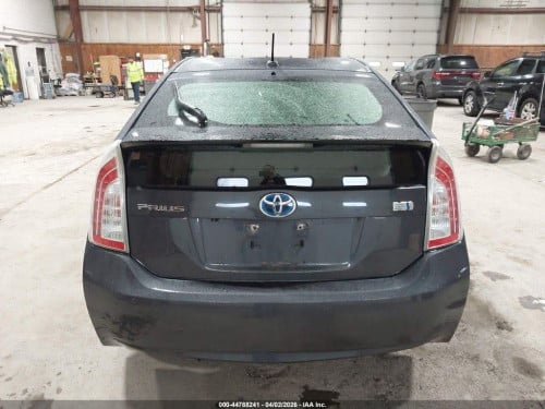 Sell Prius 2014 option 3 សាង15400$បញ្ជាក់រៀបចំខ្លួនឯង