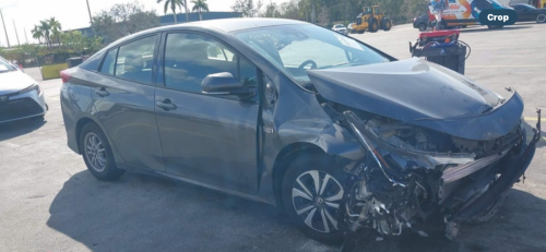Sell Prius 2018 plus សាង​17900$បញ្ជាក់​រៀបចំ​ខ្លួន​ឯង​