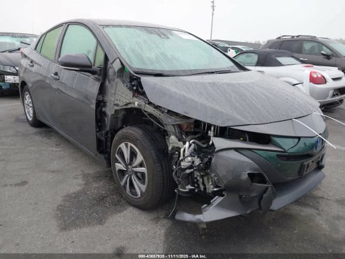 Sell Prius 2018 plus សាង​17900$បញ្ជាក់​រៀបចំ​ខ្លួន​ឯង​