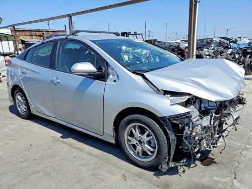 Sell Prius plus 2017 🐝សាង​16400$បញ្ជាក់​រៀបចំ​ខ្លួន​ឯង​ឡាន​ចេញ​មក​តាម​ផ្លូវ​ហេីយ​