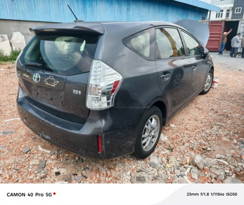 Sell PriusV 2014 option 3 ឃ្មុំ​សុីន​តំម្លៃ​16700$ធានា​អាគុយ​ម៉ាស៊ីន​abs1ខែ​