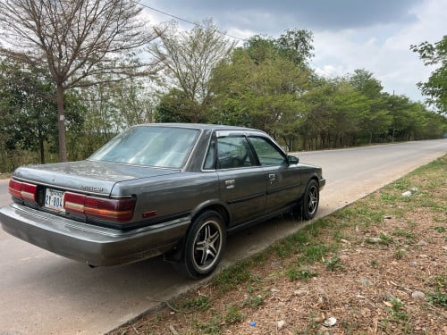 Toyota Camry 1990 ឡានជិះស្រួលឯកសារគ្រប់