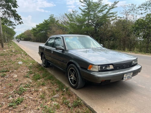Toyota Camry 1990 ឡានជិះស្រួលឯកសារគ្រប់