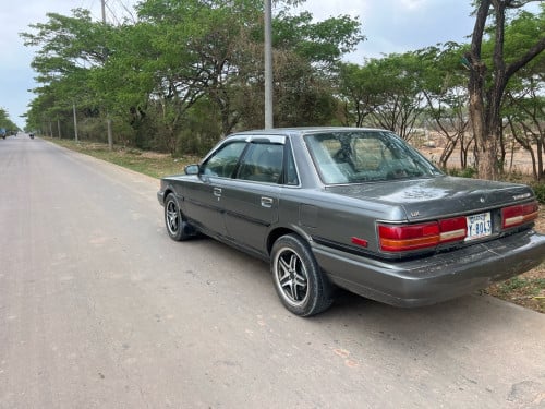 Toyota Camry 1990 ឡានជិះស្រួលឯកសារគ្រប់