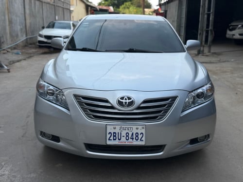 Toyota Camry Hybrid full