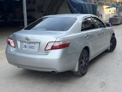 Toyota Camry Hybrid full