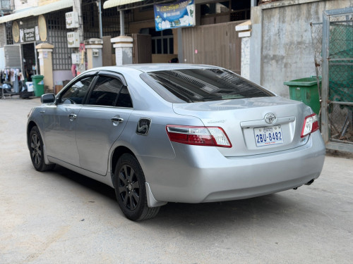 Toyota Camry Hybrid full