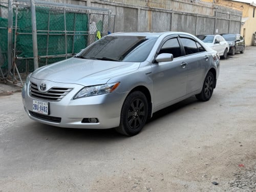Toyota Camry Hybrid full