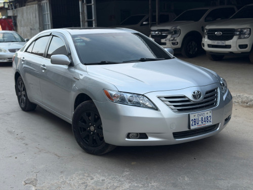 Toyota Camry Hybrid full