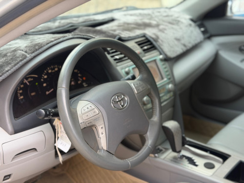 Toyota Camry Hybrid full