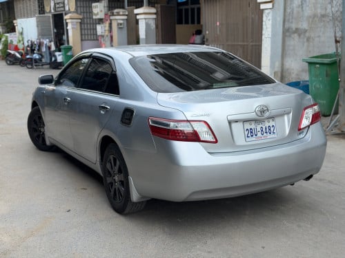 Toyota Camry Hybrid full