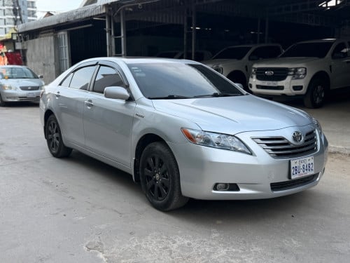 Toyota Camry Hybrid full