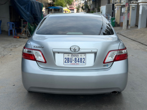 Toyota Camry Hybrid full