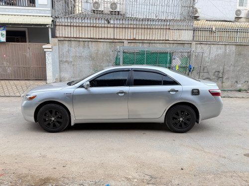 Toyota Camry Hybrid full