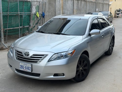 Toyota Camry Hybrid full