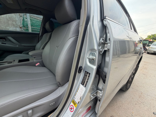 Toyota Camry Hybrid full