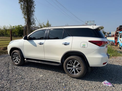 Toyota Fortuner 017 Full Option ហ្សុីនមួយជុំ