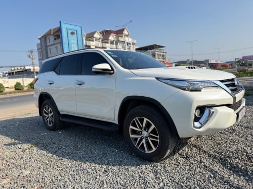 Toyota Fortuner 017 Full Option ហ្សុីនមួយជុំ