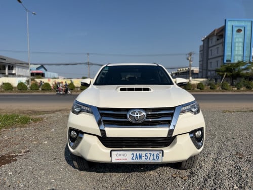 Toyota Fortuner 017 Full Option ហ្សុីនមួយជុំ