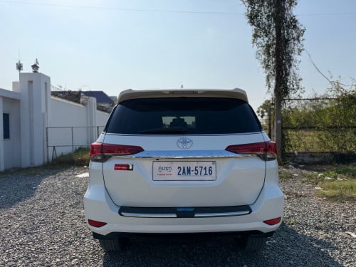 Toyota Fortuner 017 Full Option ហ្សុីនមួយជុំ