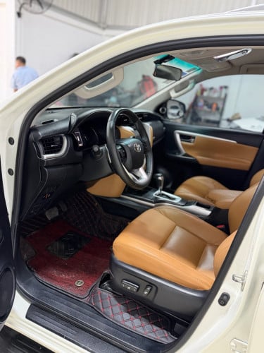 Toyota Fortuner 017 Full Option ហ្សុីនមួយជុំ