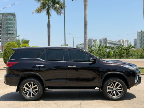 TOYOTA Fortuner 2017