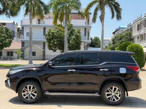 TOYOTA Fortuner 2017