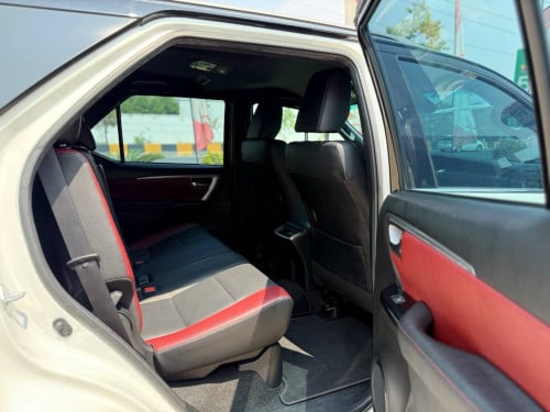 TOYOTA FORTUNER LEGENDER 2023