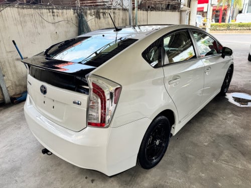 Toyota Prius 2013 option 4 Delux solar Full