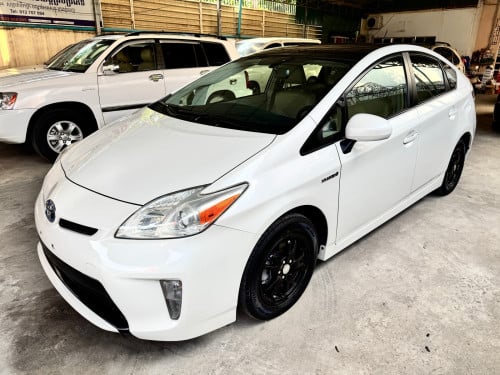 Toyota Prius 2013 option 4 Delux solar Full