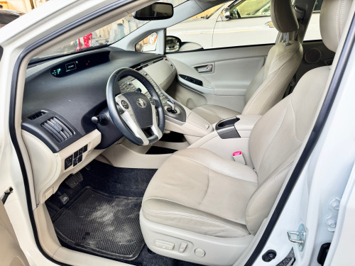 Toyota Prius 2013 option 4 Delux solar Full