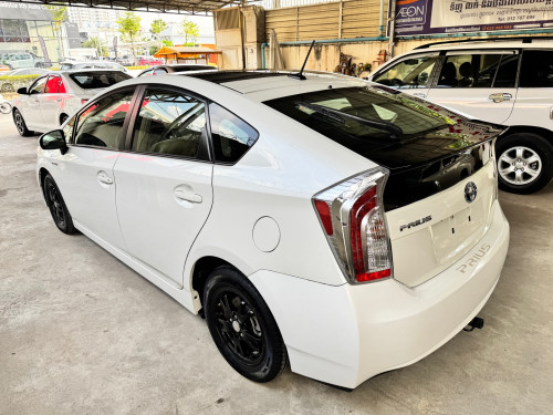 Toyota Prius 2013 option 4 Delux solar Full