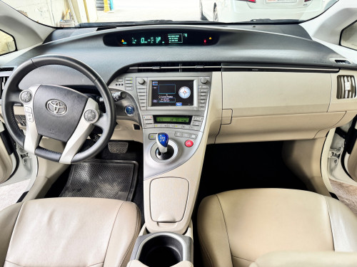 Toyota Prius 2013 option 4 Delux solar Full