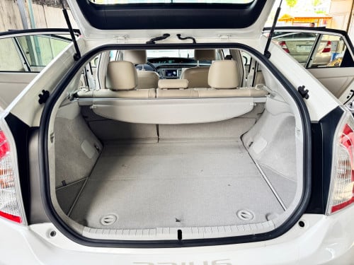 Toyota Prius 2013 option 4 Delux solar Full