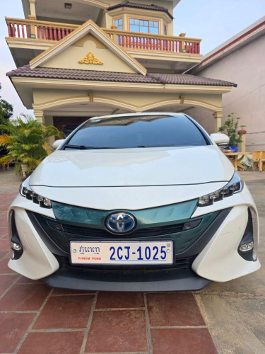 Toyota Prius Prime Advance for Rent