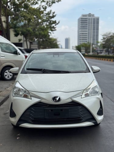 TOYOTA VITZ2017 13800$ សាងបាន