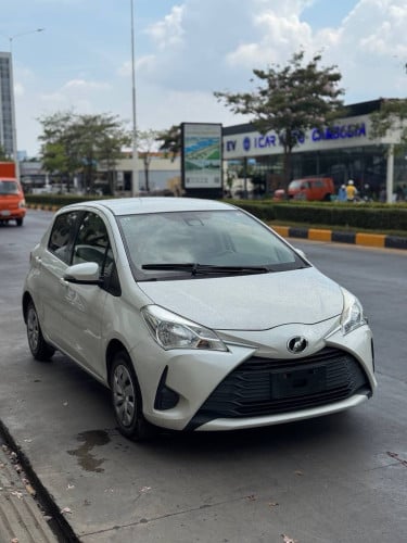 TOYOTA VITZ2017 13800$ សាងបាន