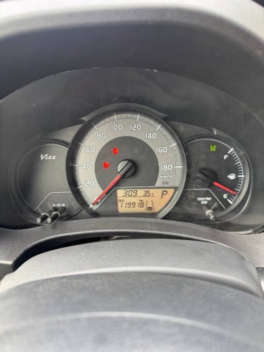 TOYOTA VITZ2017 13800$ សាងបាន