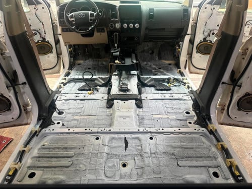 Tundra 2008 ឡើង 2021 ប៉ុង2  full options មានឡាយសិន ឡានស្អាត អត់បុក