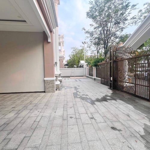 Villa Queen for rent at Peng Houth 60m Somdac Hun Sen Blvd