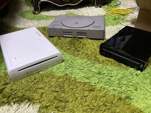 Wii U or Wii (FREE Sony PlayStation Included) [Japan region]  both or either one (CASHONLY)