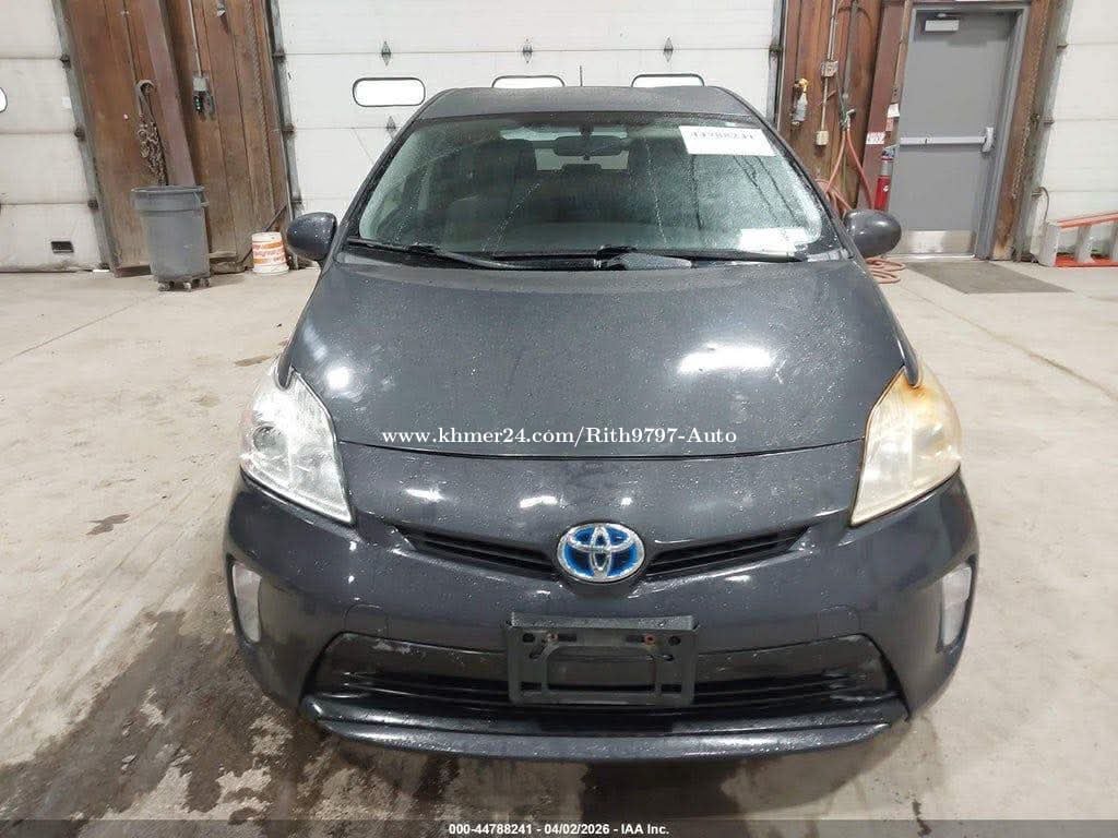 Sell Prius 2014 option 3 សាង15400$បញ្ជាក់រៀបចំខ្លួនឯង