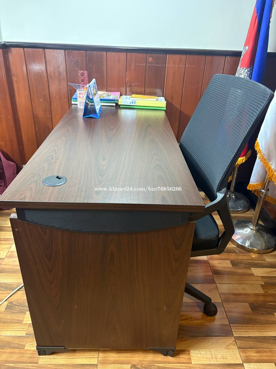 តុOffice ខ្នាតកណ្តាល