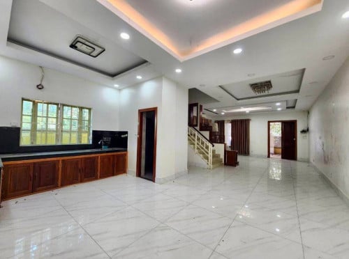 វិឡាភ្លោះកែងសំរាបលក់បន្ទាន់ ទីតាំង: បុរីប៉េងហ៊ួតស្ទឹងមានជ័យចាស់(លូ៥)