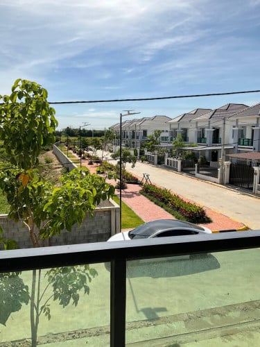 ផ្ទះវីឡាកែងស្អាតសុវត្ថិភាពសម្រាប់ការរស់នៅ