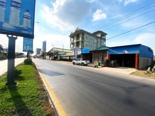 ដីលក់បន្ទាន់ ស្ថិតលើផ្លូវធំហាណូយ