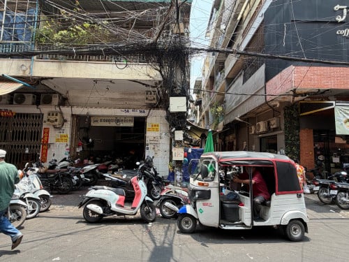 ផ្ទះ​លក់​ ទីតាំង​ល្អ​ មាន​ចំនូល​ប្រចាំ​ខែ​ស្រាប់​