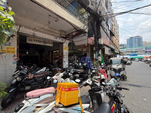 ផ្ទះ​លក់​ ទីតាំង​ល្អ​ មាន​ចំនូល​ប្រចាំ​ខែ​ស្រាប់​